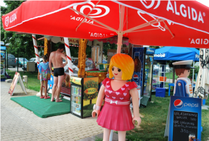 A bevételből múzeumi belépőkre és strandra is futja